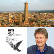 Fotocomposizione con le torri di Bologna, il logo delle Vacances de l'Esprit e un ritratto di Paolo Pendenza